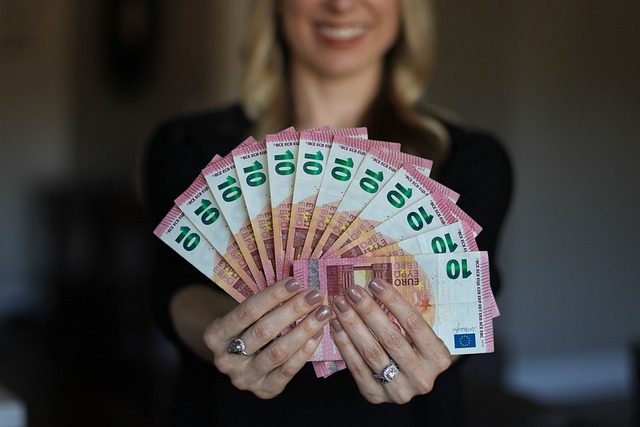 Identifying Predatory Lenders: Signs to Watch Out for